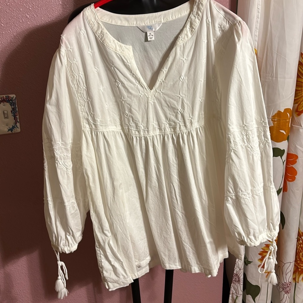 Time and True White Embroidered Women's Top 16/18